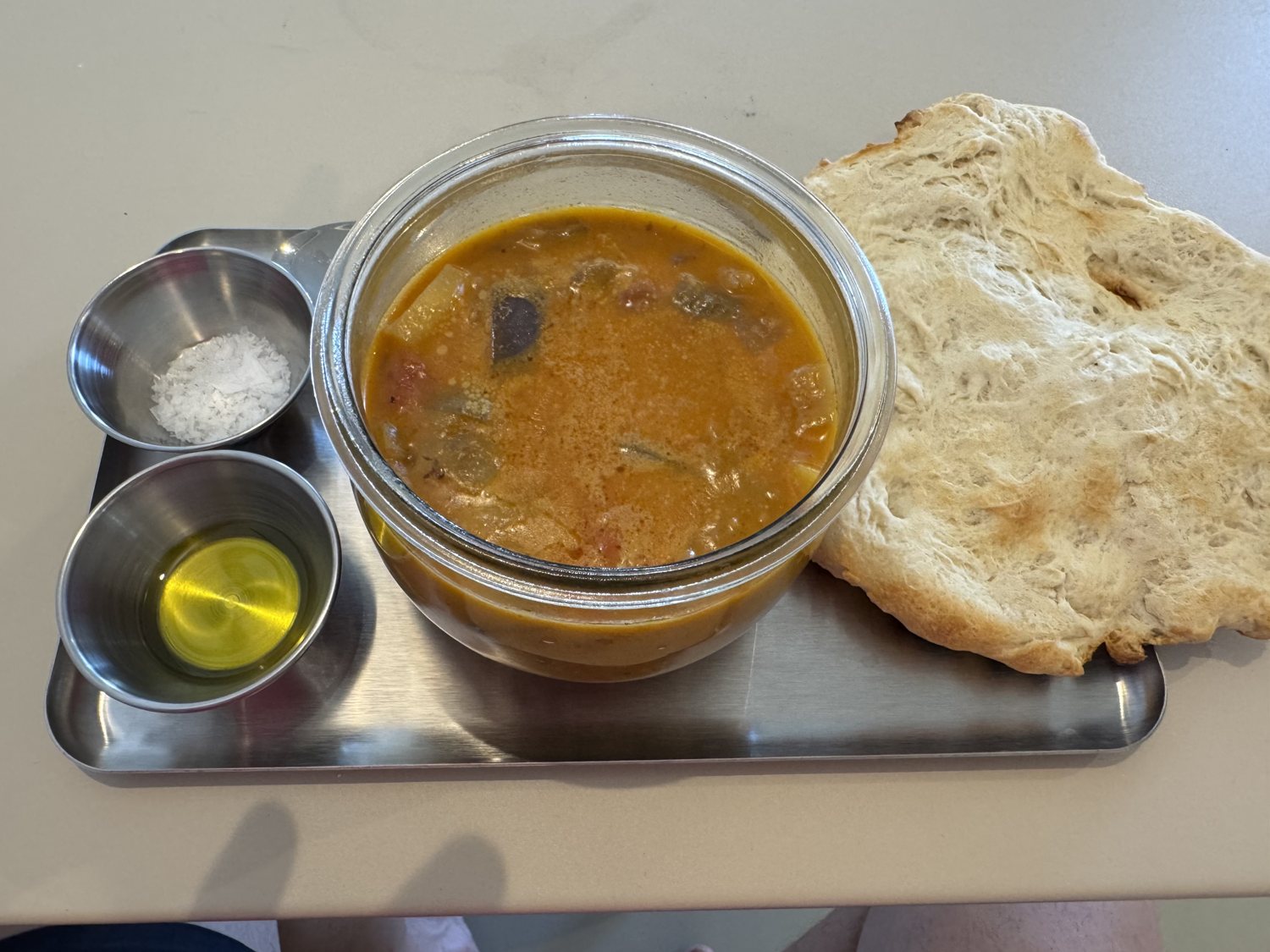 Curry mit frischem Brot